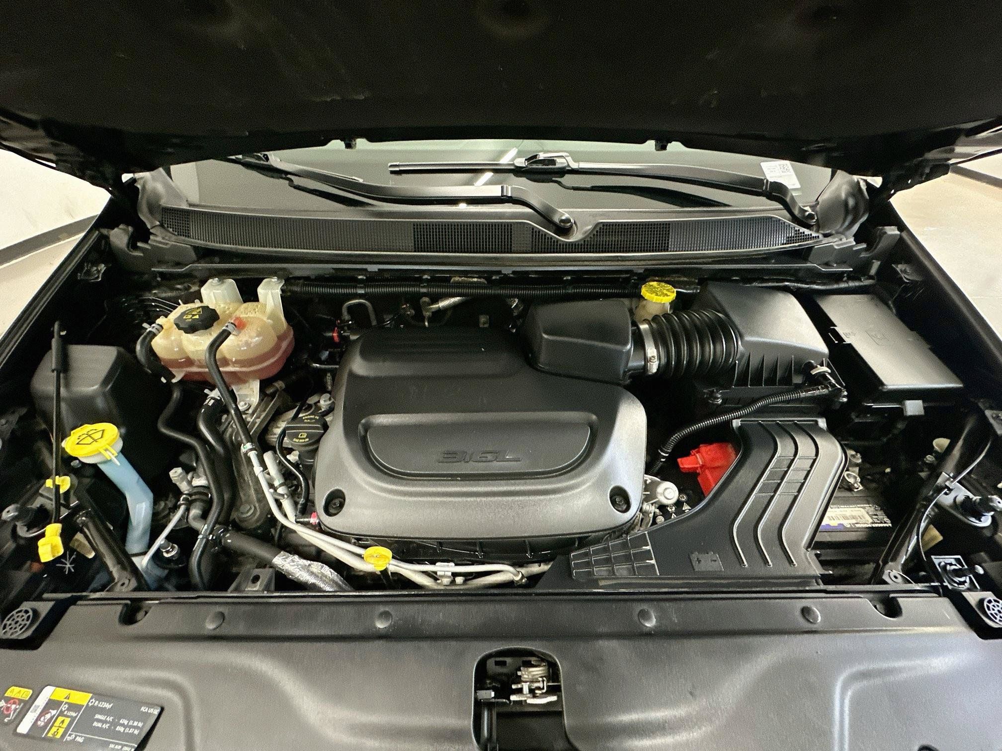 Used 2023 Chrysler Pacifica Touring-L FWD image 35