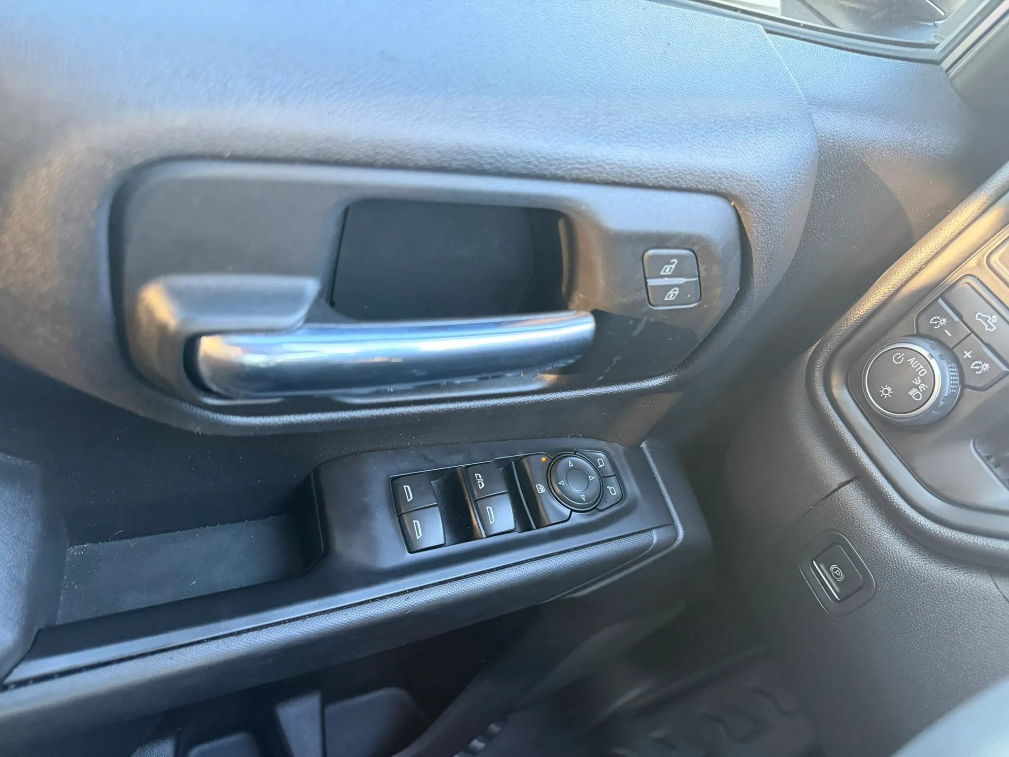 Used 2021 Chevrolet Silverado 1500 W/T w/ WT Value Package AWD/4WD image 14
