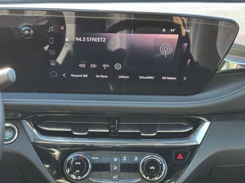 Used 2025 Buick Envista Sport Touring image 18