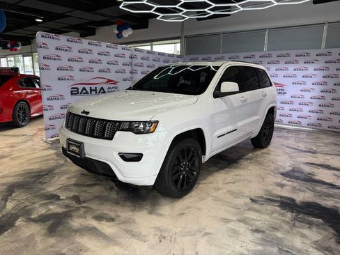 Used 2019 Jeep Grand Cherokee Altitude AWD/4WD image 2