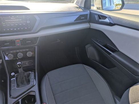 Certified 2023 Volkswagen Taos SE w/ Black Wheel Package image 17