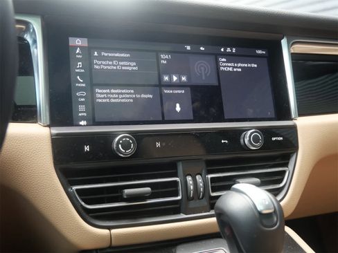 Certified 2024 Porsche Macan image 19