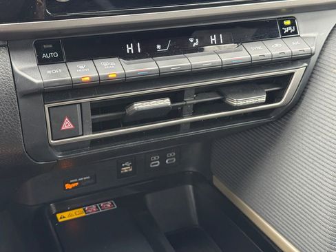 Certified 2025 Toyota Camry SE image 33