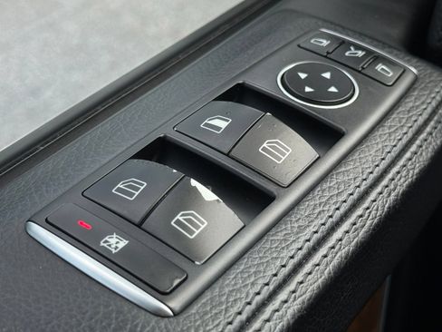 Used 2015 Mercedes-Benz G 63 AMG 4MATIC image 32