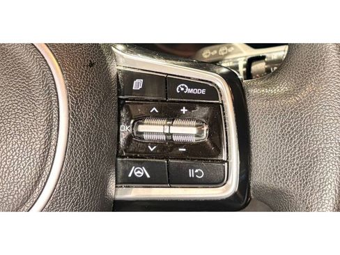 Used 2023 Kia Sorento LX image 20