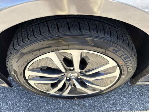 Used 2019 Honda Accord Touring image 12