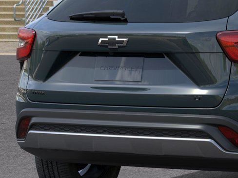 New 2026 Chevrolet Trax LT w/ LT Convenience Package FWD image 14