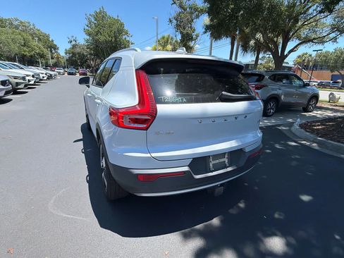 Used 2021 Volvo XC40 T5 Momentum w/ Premium Package AWD/4WD image 13