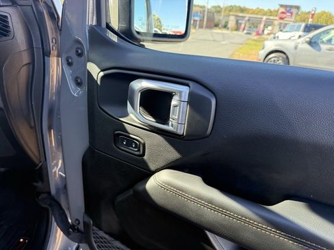 Used 2022 Jeep Wrangler Unlimited Sahara image 30