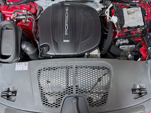 Certified 2020 Porsche Macan image 30