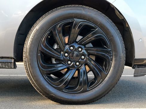 Used 2023 Lincoln Navigator L Reserve AWD/4WD image 12