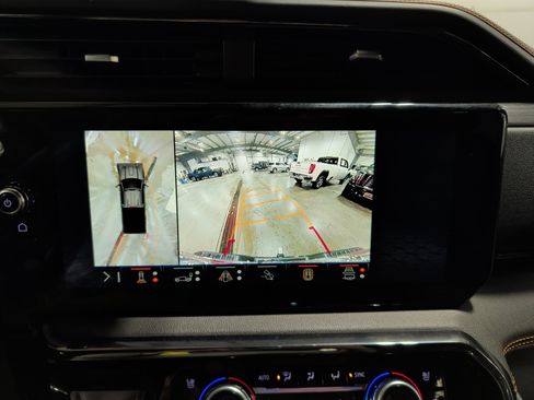 Used 2024 GMC Sierra 2500 AT4 w/ AT4 Preferred Package image 13