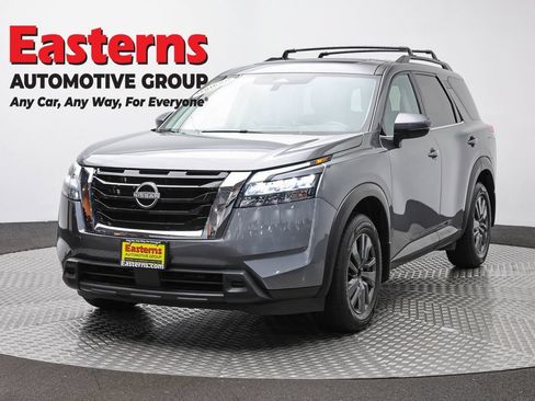 Used 2023 Nissan Pathfinder SV w/ SV Premium Package AWD/4WD image 1