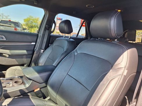Used 2017 Ford Explorer Limited image 11