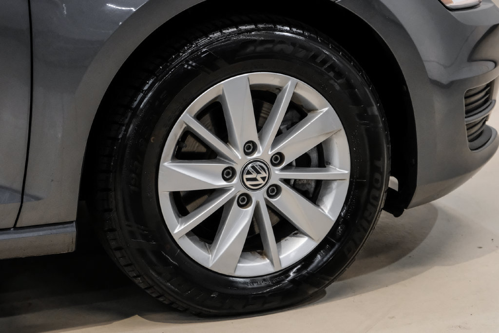 Used 2015 Volkswagen Golf S FWD image 54