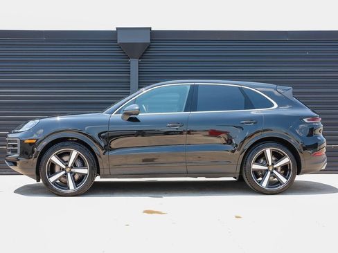 Certified 2025 Porsche Cayenne image 2