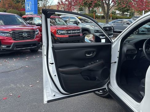 Certified 2024 Honda HR-V Sport image 11