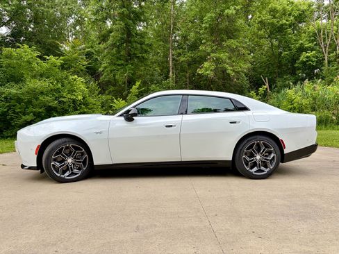 New 2026 Dodge Charger R/T AWD/4WD image 9
