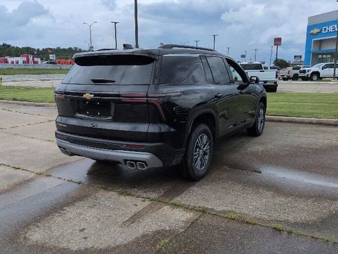 New 2026 Chevrolet Traverse LT w/ Driver Confidence Package FWD image 4