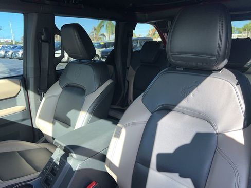 Used 2023 Ford Bronco Wildtrak image 10
