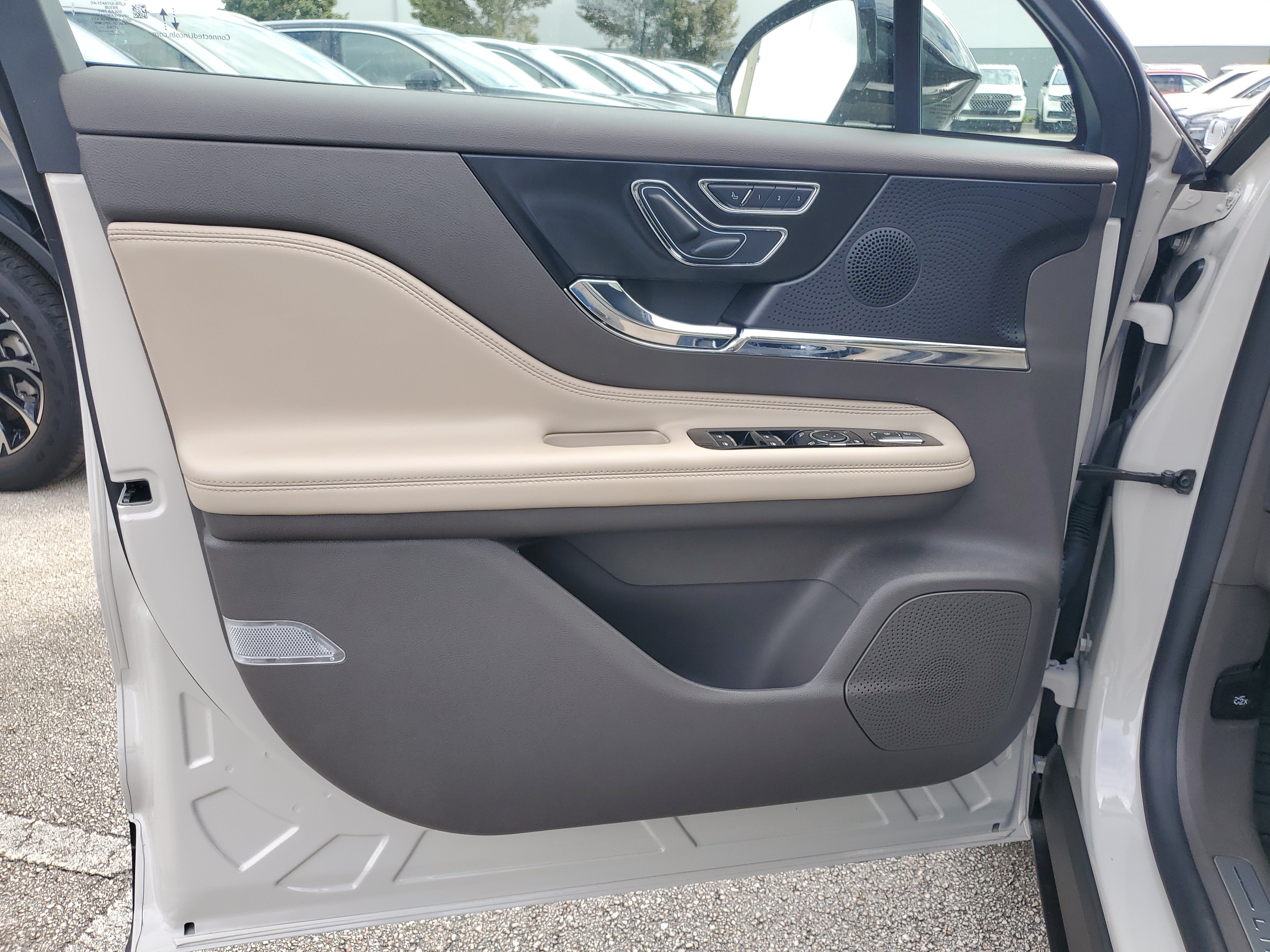 Used 2024 Lincoln Corsair FWD image 15