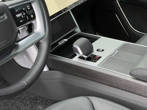 New 2025 Land Rover Range Rover Long Wheelbase Autobiography image 23