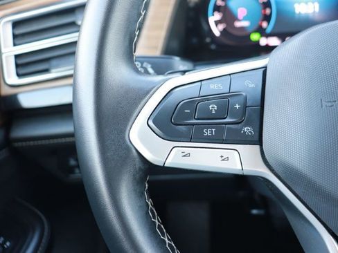 Used 2025 Volkswagen Atlas SE image 19