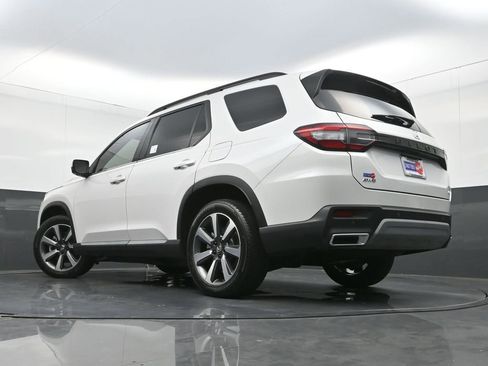 Used 2024 Honda Pilot Elite image 32