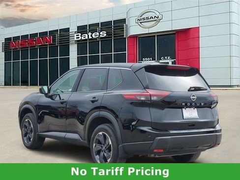 Used 2025 Nissan Rogue SV FWD image 5