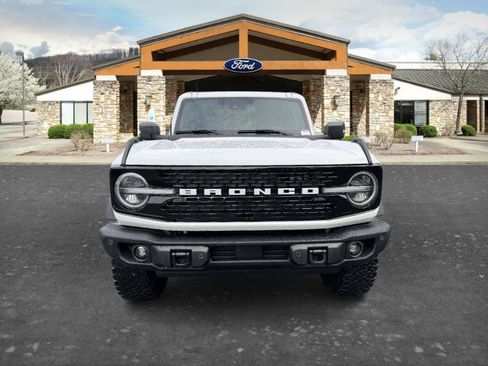 Used 2025 Ford Bronco Badlands AWD/4WD image 2
