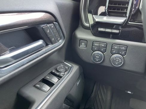 Used 2025 Chevrolet Silverado 2500 LTZ w/ LTZ Convenience Package AWD/4WD image 11