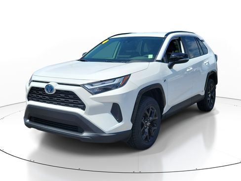 Used 2024 Toyota RAV4 XLE AWD/4WD image 3