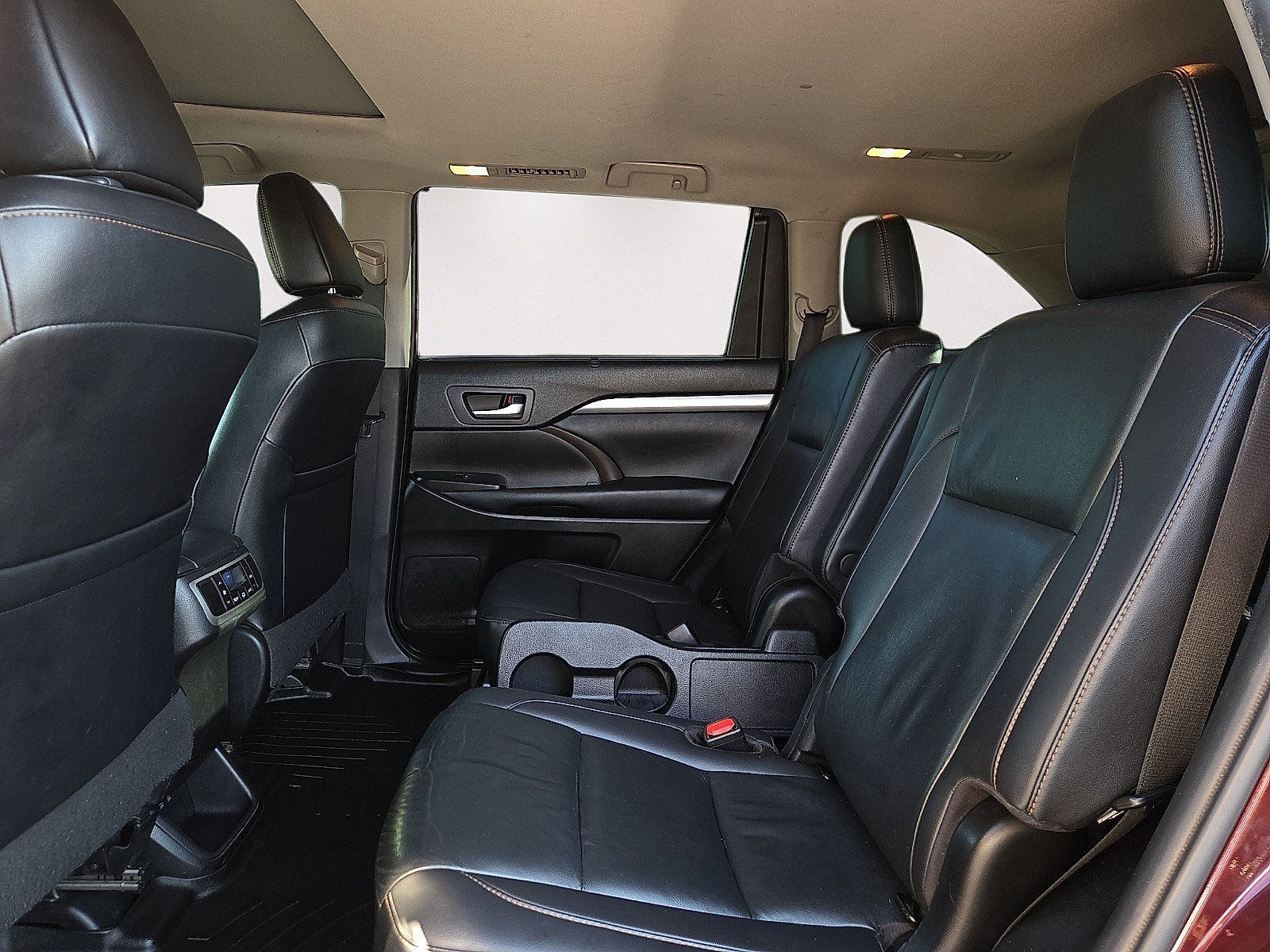 Used 2019 Toyota Highlander XLE FWD image 11