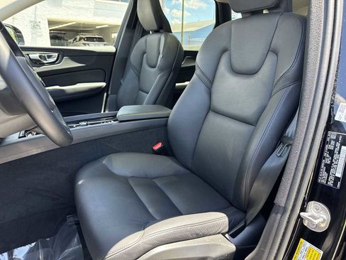 Used 2022 Volvo XC60 B5 Momentum AWD/4WD image 19