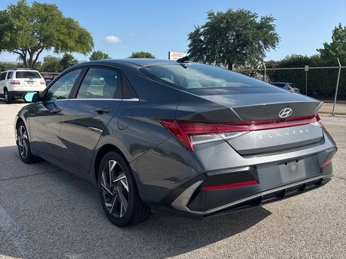 Used 2025 Hyundai Elantra SEL FWD image 5