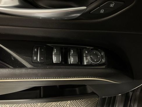 Used 2022 Cadillac Escalade Luxury image 16