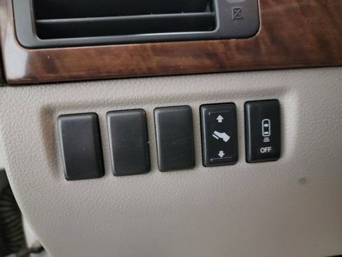 Used 2010 Nissan Armada Titanium w/ DVD Entertainment Pkg image 30