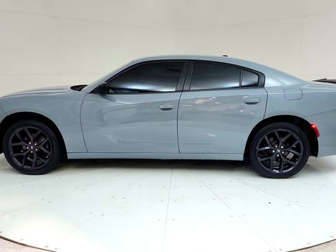 Used 2020 Dodge Charger SXT w/ Blacktop Package RWD image 4