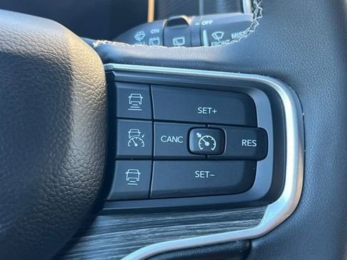 Used 2024 Jeep Wagoneer L Series II w/ Flexible Seating Group AWD/4WD image 31