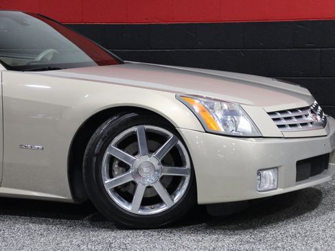 Used 2006 Cadillac XLR image 3