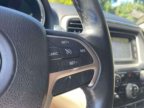 Used 2014 Jeep Grand Cherokee Laredo w/ Quick Order Package 23E AWD/4WD image 22