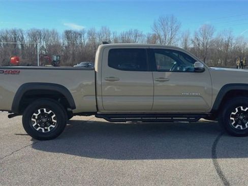 Used 2016 Toyota Tacoma TRD Off-Road image 9