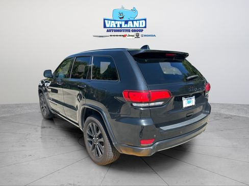 Used 2018 Jeep Grand Cherokee Altitude RWD image 3