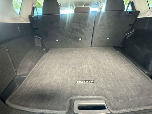 Used 2025 Nissan Rogue SV FWD image 25