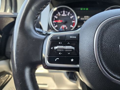 Used 2022 Kia Carnival SX FWD image 18
