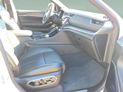 Used 2022 Jeep Grand Cherokee Overland image 9