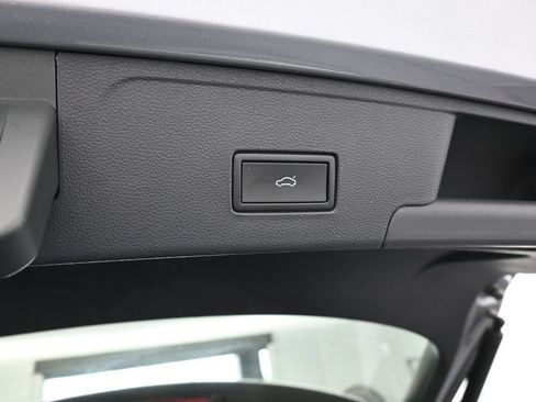 Used 2022 Volkswagen Atlas Cross Sport SE FWD image 42
