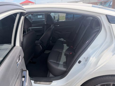 Used 2024 Nissan Altima 2.0 SR FWD image 6