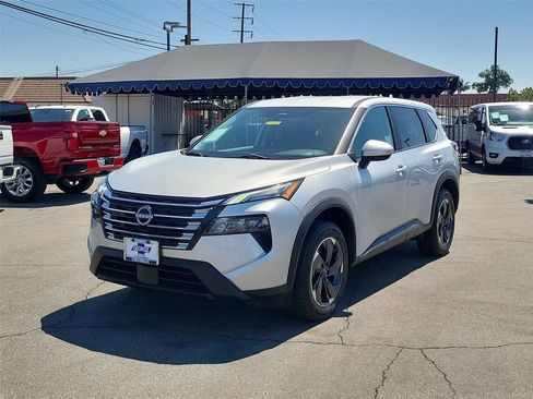 Used 2024 Nissan Rogue SV AWD/4WD image 33
