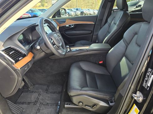 Used 2023 Volvo XC90 B6 Plus w/ Protection Package Premier image 4
